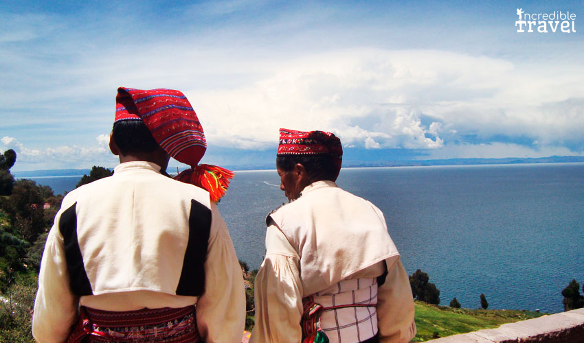 Isla Taquile Mirando el Lago Titicaca